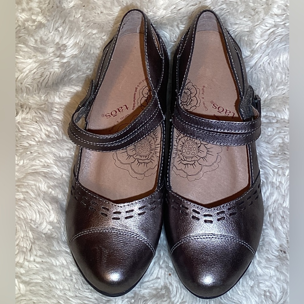 Taos Heels Women pewter Stunner metallic Leather Mary Jane shoes size 8